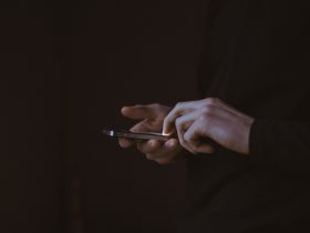 cara tiktok dark mode