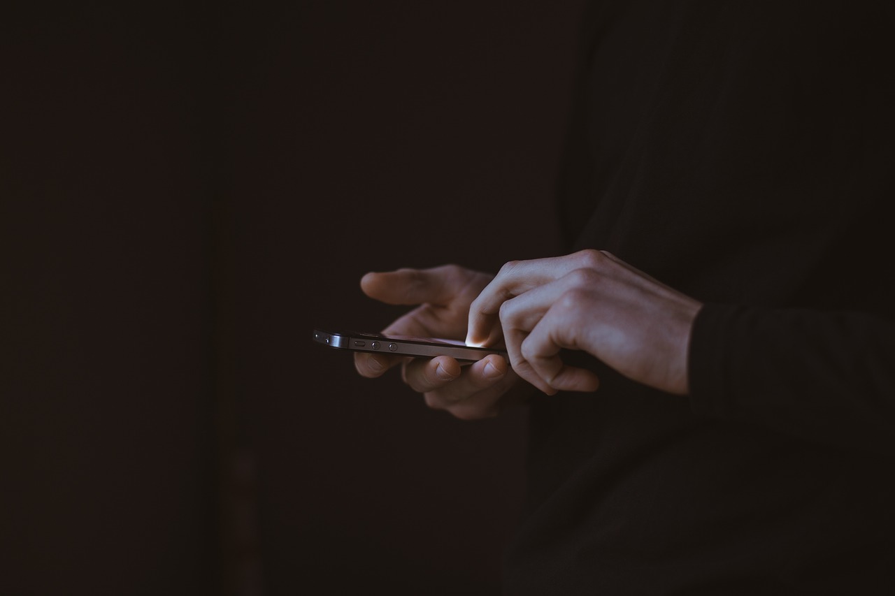 cara tiktok dark mode